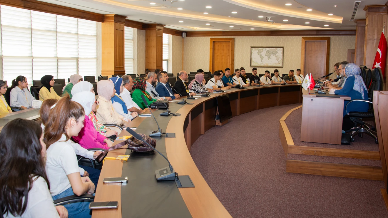 Üstün başarılı Türkmen öğrenciler, Selçuk Üniversitesi ev sahipliğinde Konya’yı tanıyor